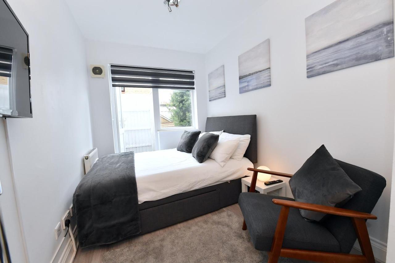Apartment Stylish By Luxestays Shepherds Bush London
