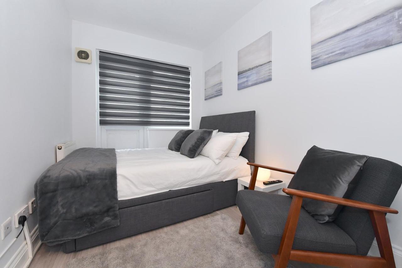 Apartment Stylish By Luxestays Shepherds Bush London